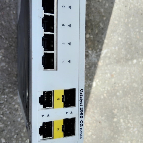 Cisco catalyst 2960-cg switch series 8 - Picture 2 of 2